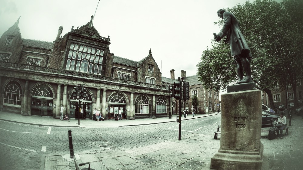 Stoke on Trent train station and Wedgwood Statue